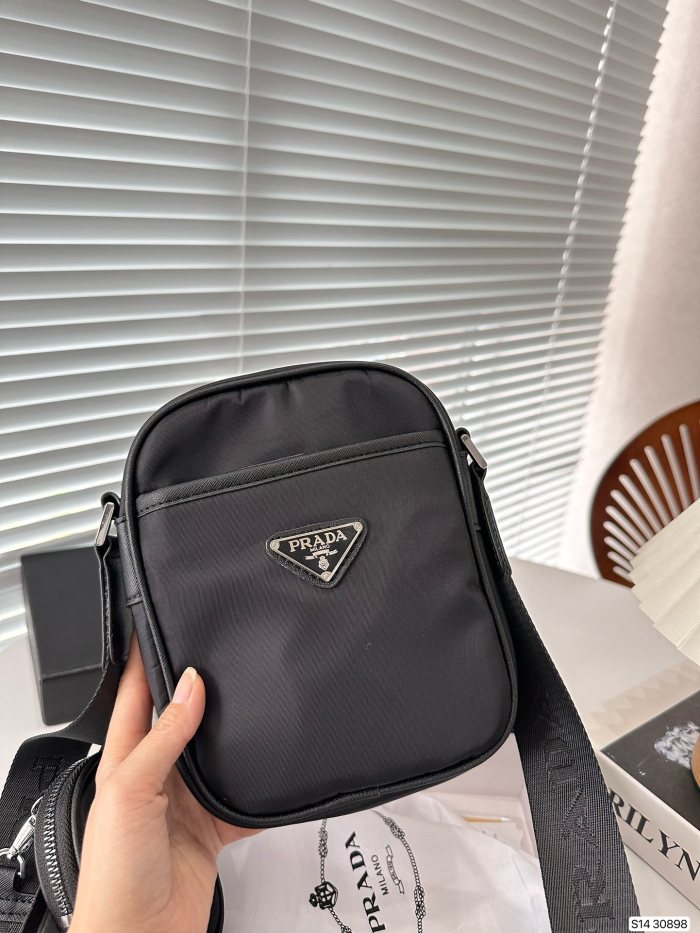 日本未入荷 Pradaプラダ コピー レディースショルダーバック