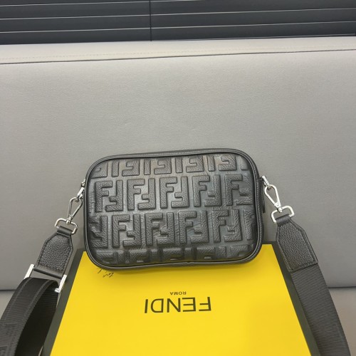 入手困難 Fendiフェンディスーパーコピーメンズショルダーバック
