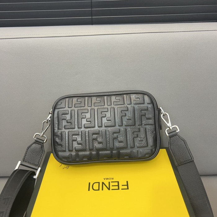入手困難 Fendiフェンディスーパーコピーメンズショルダーバック