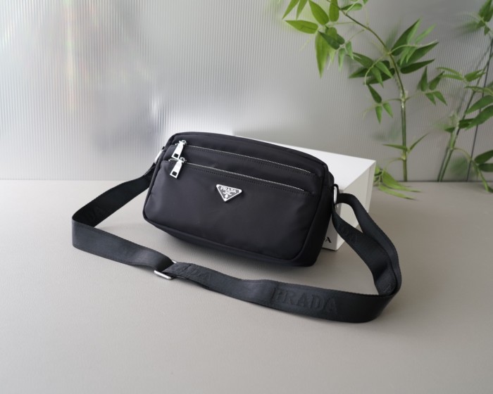 超話題! Pradaプラダ n級品 メンズショルダーバック