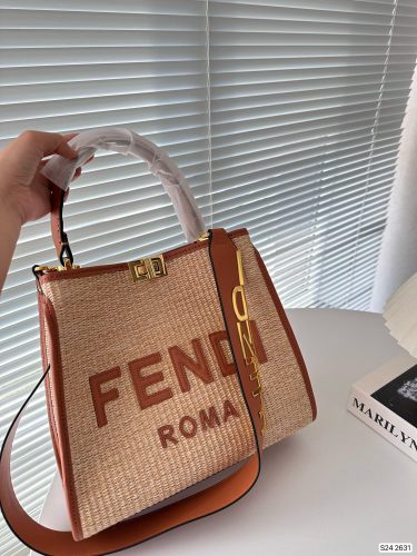 高品質 Fendiフェンディスーパーコピー レディースショルダーバック