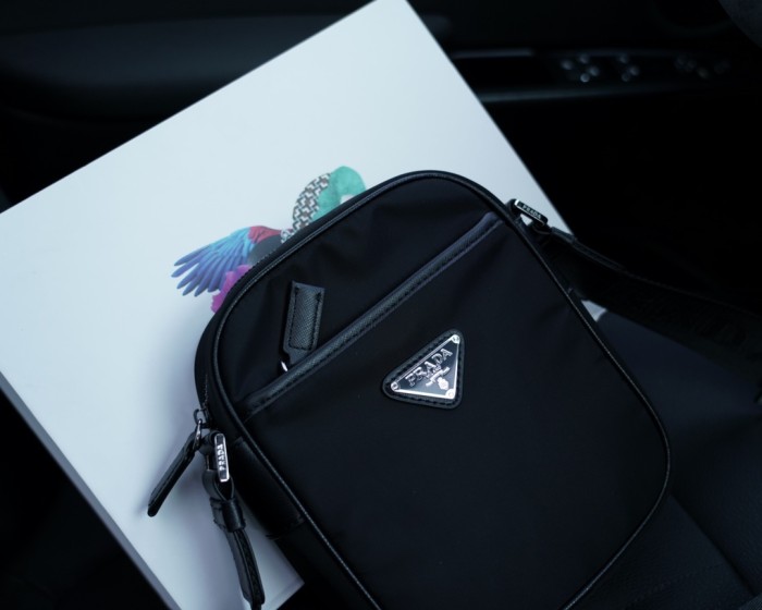 新作 Pradaプラダ n級品 メンズショルダーバック