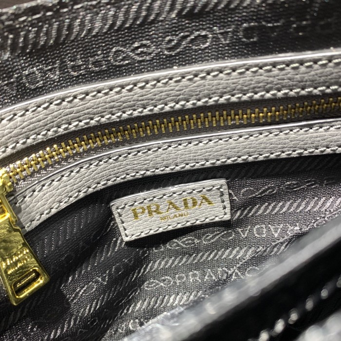 入手困難 Pradaプラダ スーパーコピー レディースショルダーバック