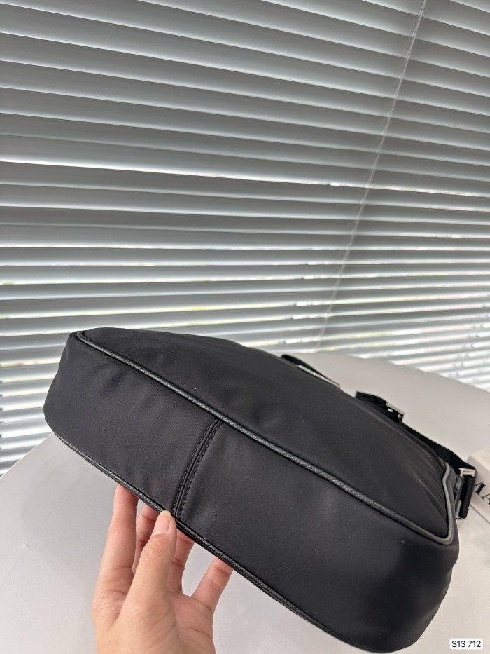 超奇跡の入荷☆ Pradaプラダ 激安偽物 レディースショルダーバック