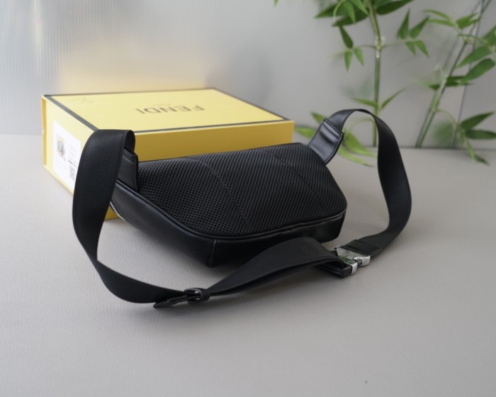 追跡付 Fendiフェンディn級品 メンズショルダーバック