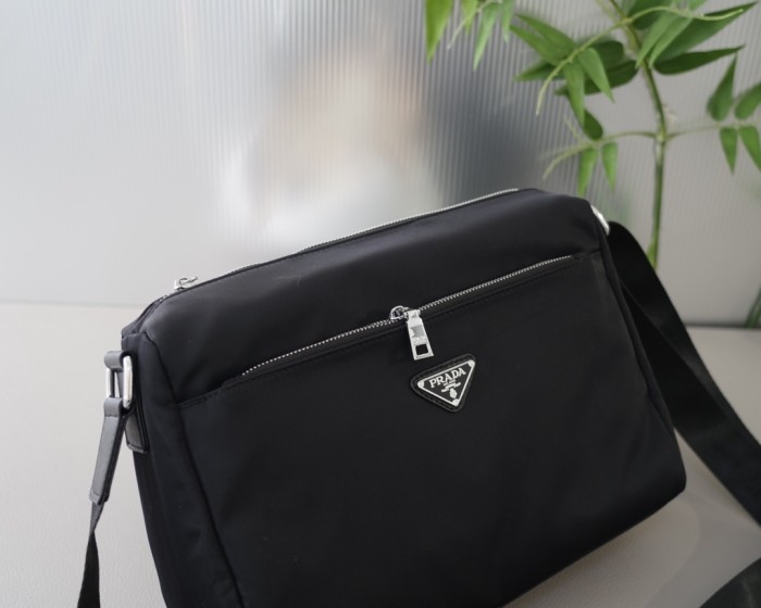 超奇跡の入荷☆ Pradaプラダ コピーおすすめメンズショルダーバック
