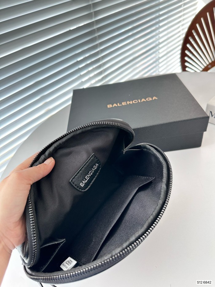 入手困難 Balenciagaバレンシアガ激安偽物 レディースショルダーバック