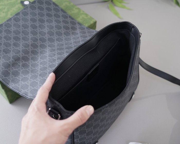 日本未入荷 Gucciグッチ コピー メンズショルダーバック