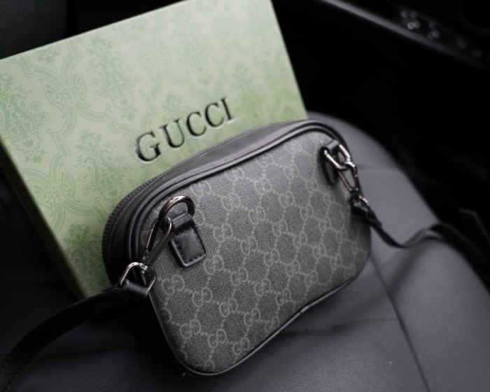 大人気 Gucciグッチ コピー メンズショルダーバック