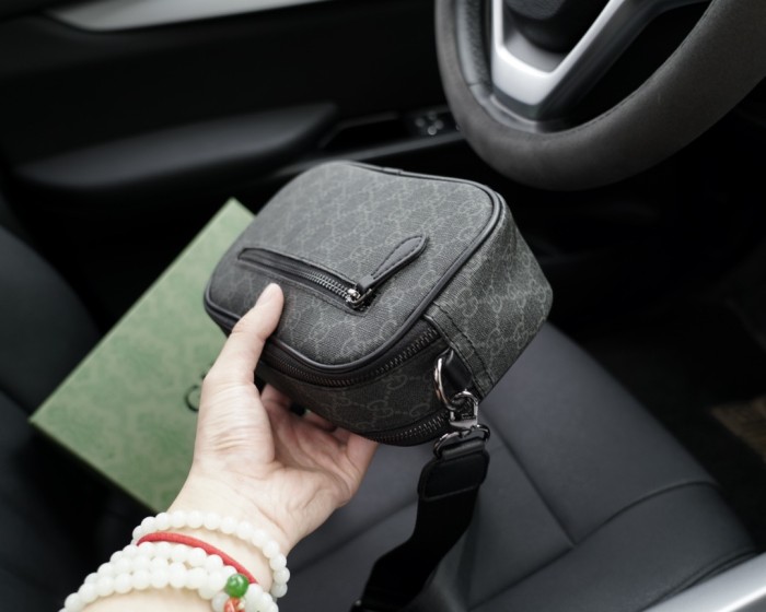 【話題商品！】Gucciグッチ コピーおすすめ メンズショルダーバック
