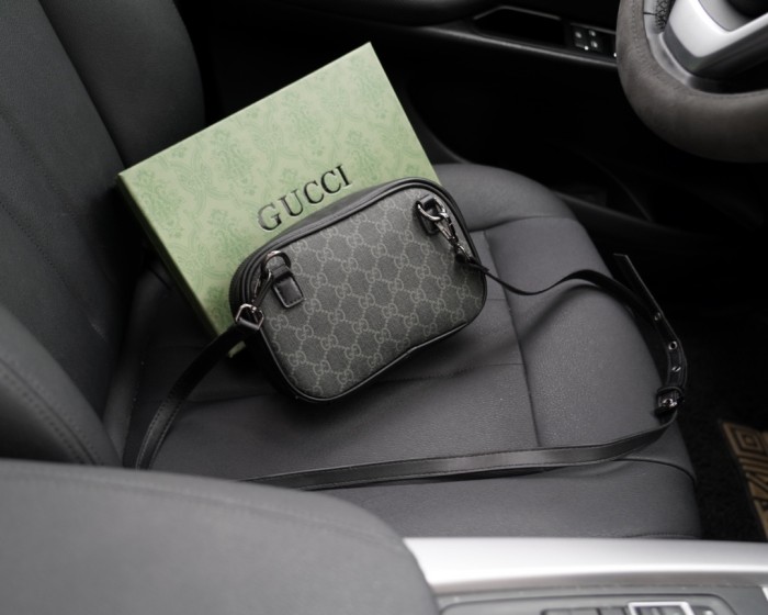 大人気 Gucciグッチ コピー メンズショルダーバック