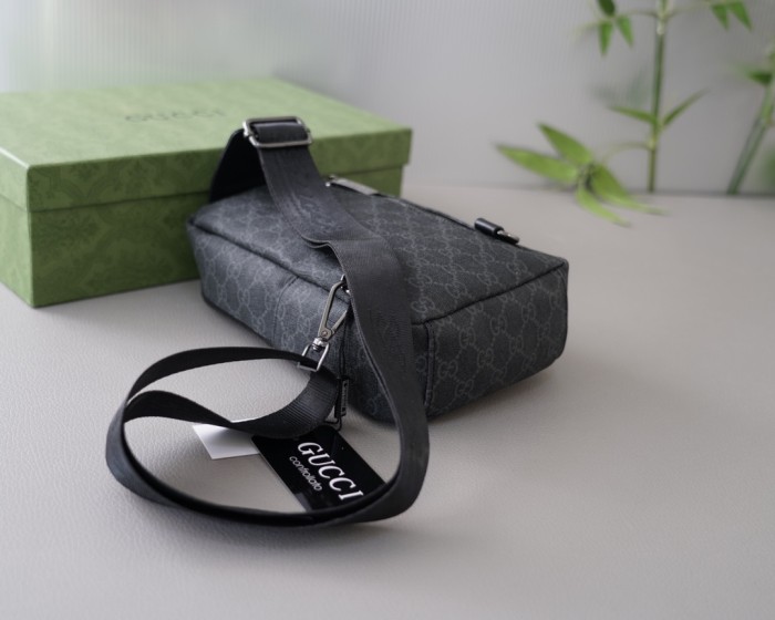 新作 Gucciグッチ コピー メンズショルダーバック