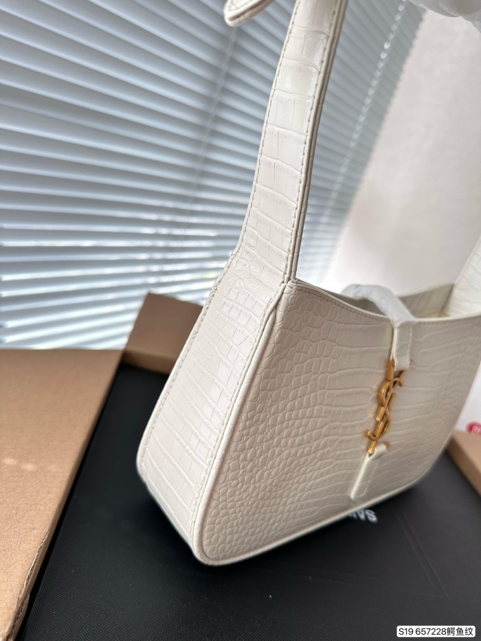 ★超人気 YSLイヴ サンローラン n級品 ショルダーバック