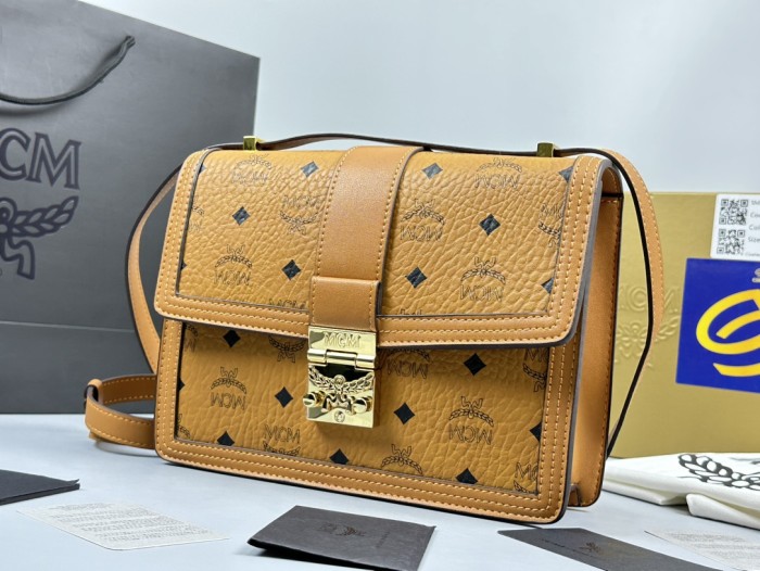 日本未入荷 MCMエムシーエム コピーおすすめ ショルダーバック