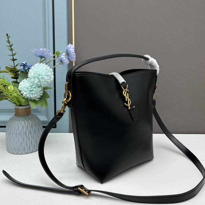 日本未入荷 YSLイヴ サンローラン 偽物通販 ショルダーバッグ