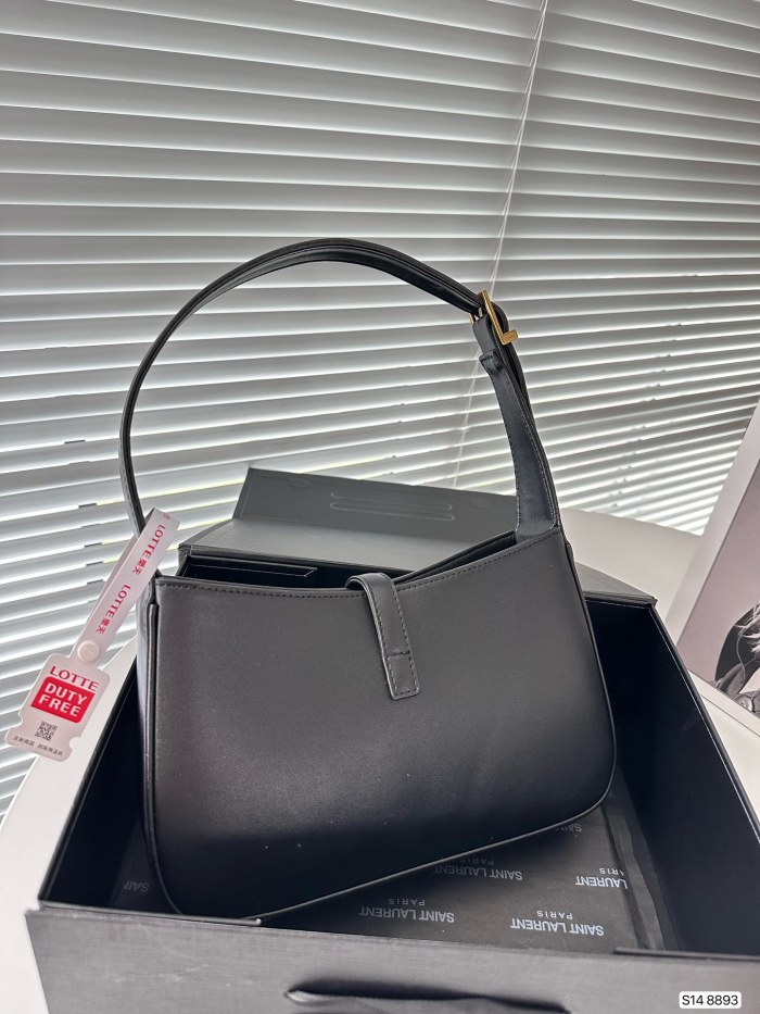 入手困難 YSLイヴ サンローラン コピー ショルダーバッグ