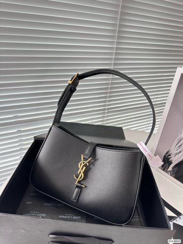 入手困難 YSLイヴ サンローラン コピー ショルダーバッグ