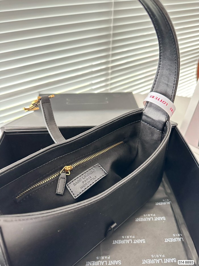 入手困難 YSLイヴ サンローラン コピー ショルダーバッグ