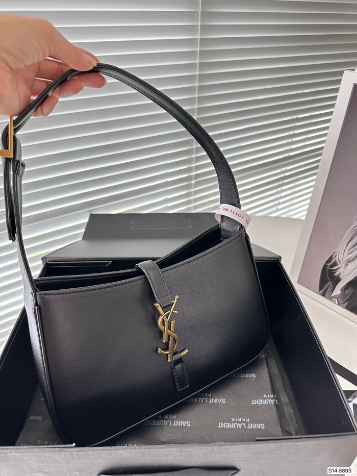 入手困難 YSLイヴ サンローラン コピー ショルダーバッグ