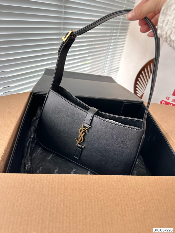 高品質 YSLイヴ サンローラン スーパーコピー ショルダーバック