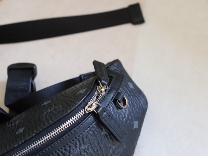 【話題商品！】MCMエムシーエム 偽物通販 ショルダーバック