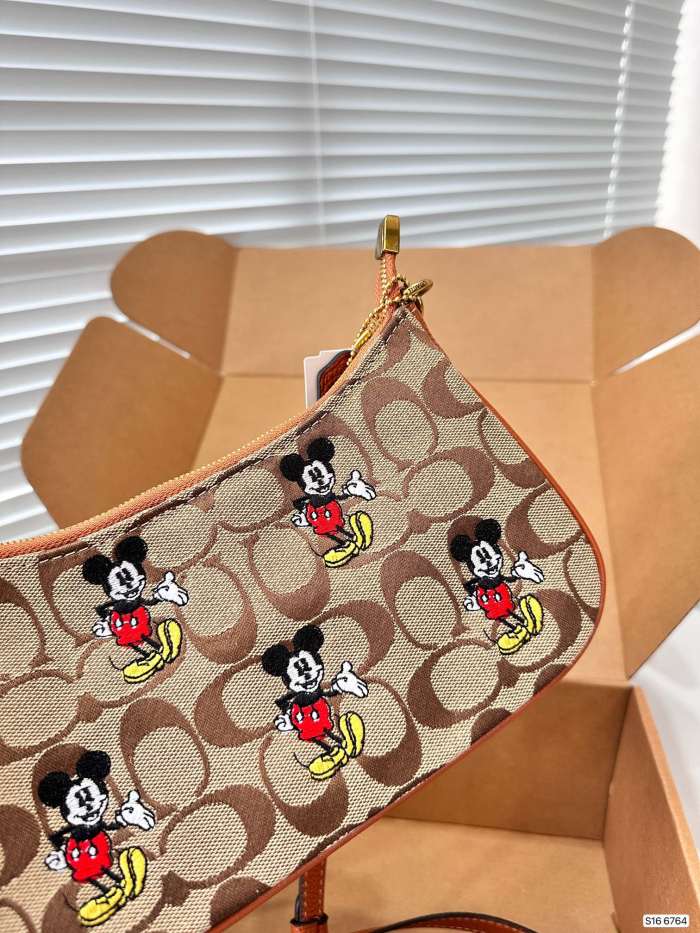 【話題商品！】Coachコーチ コピー ショルダーバッグ