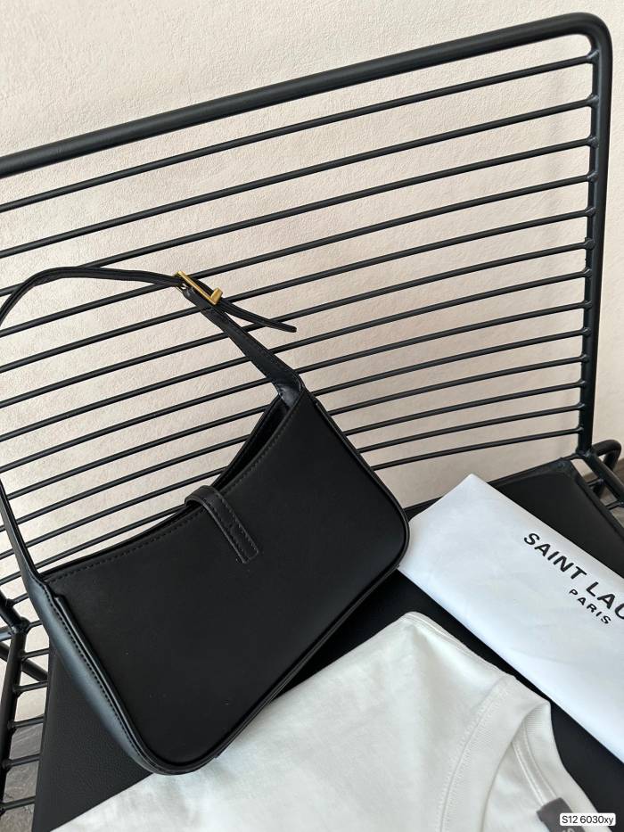使い勝手良し YSLイヴ サンローラン スーパーコピー ショルダーバッグ