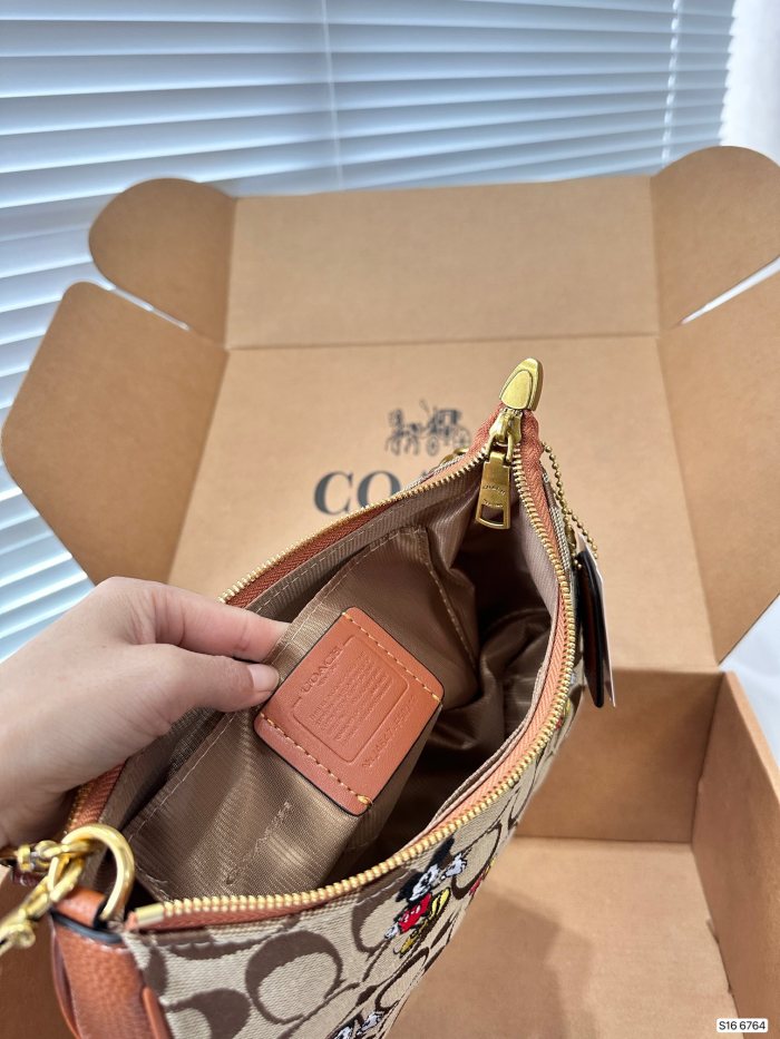 【話題商品！】Coachコーチ コピー ショルダーバッグ