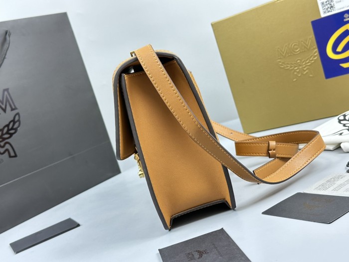 日本未入荷 MCMエムシーエム コピーおすすめ ショルダーバック