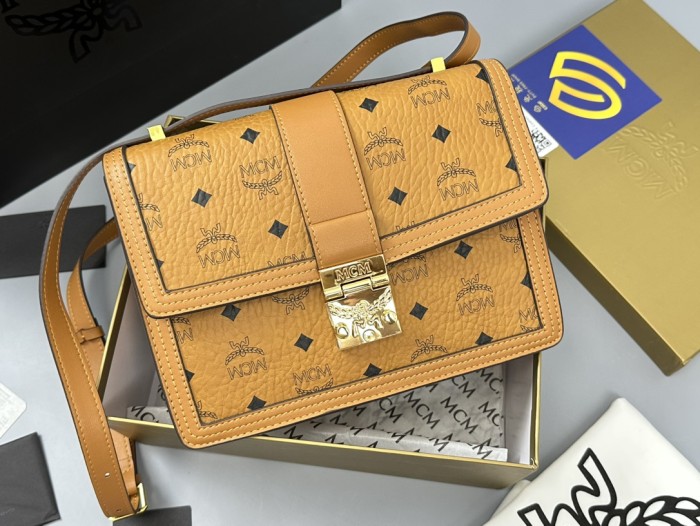 日本未入荷 MCMエムシーエム コピーおすすめ ショルダーバック