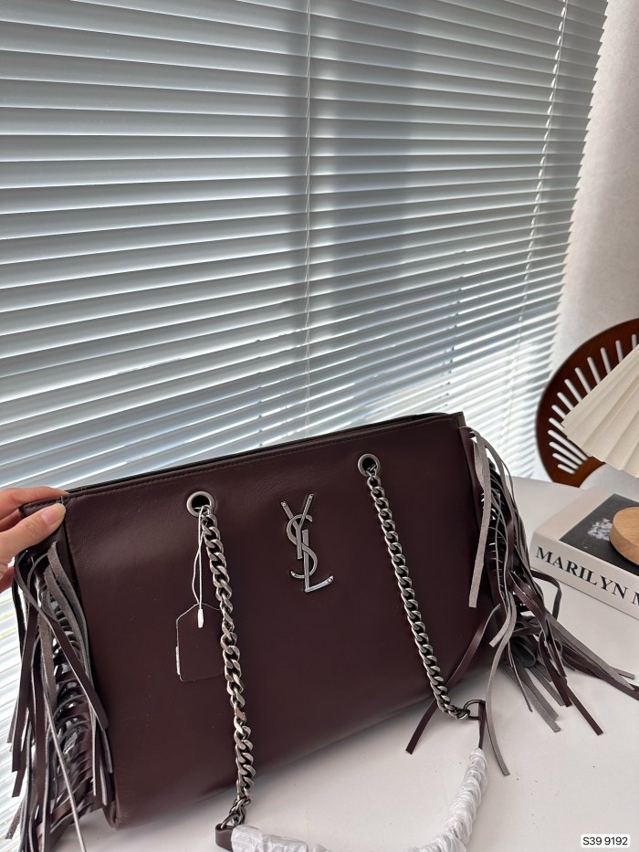 日本未入荷 YSLイヴ サンローラン 激安偽物 ショルダーバッグ