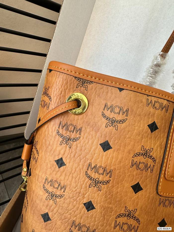 一目惚れ♪ MCMエムシーエム n級品 ハンドバッグ
