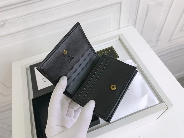 追跡付 Gucciグッチ 激安偽物 財布