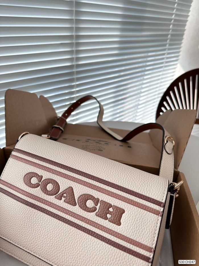 【話題商品！】Coachコーチ スーパーコピー ショルダーバッグ
