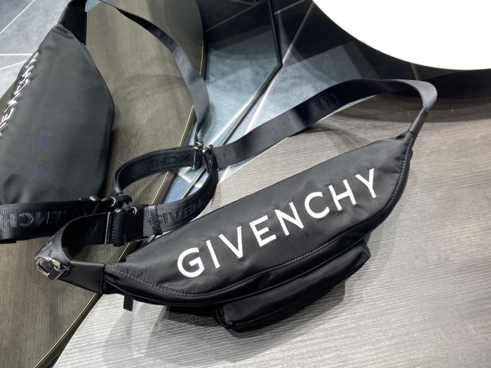 【限定】GIVENCHYジバンシィn級品 メンズショルダーバッグ