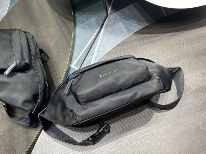 【限定】GIVENCHYジバンシィn級品 メンズショルダーバッグ