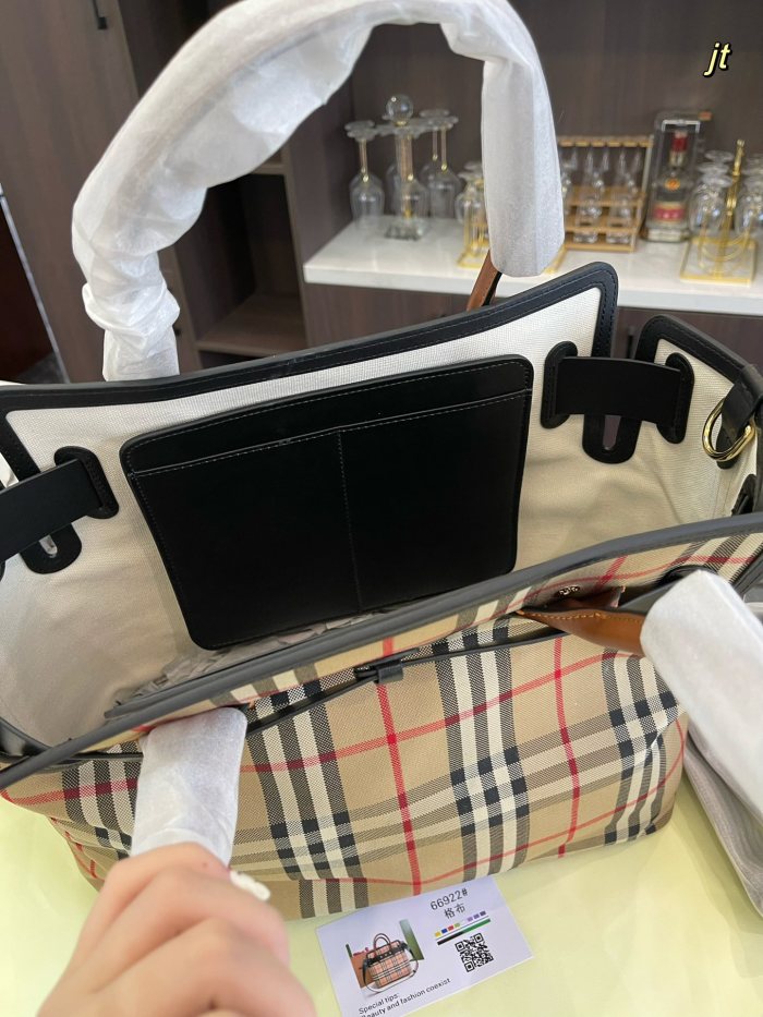 累積売上総額第１位！Burberry バーバリー n級品 ショルダーバッグ