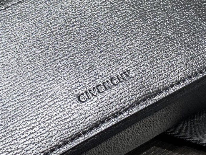 日本未入荷 GIVENCHYジバンシィ激安偽物 メンズショルダーバッグ