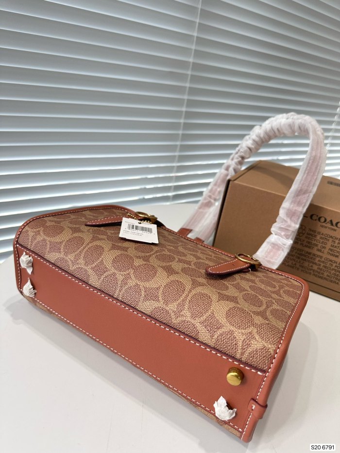 大人気 Coachコーチ 偽物通販 ショルダーバッグ