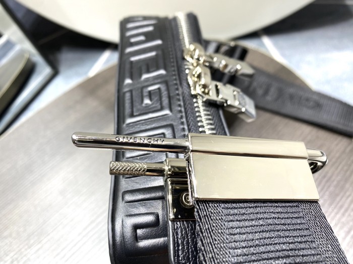 【話題商品！】GIVENCHYジバンシィコピーおすすめ メンズショルダーバッグ