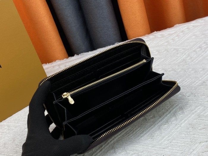 日本未入荷 Louis vuittonルイヴィトン コピー 財布