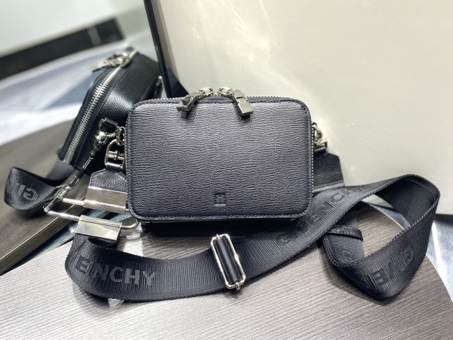 日本未入荷 GIVENCHYジバンシィ激安偽物 メンズショルダーバッグ