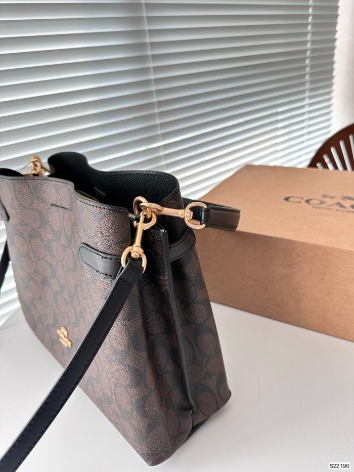 超話題! Coachコーチ スーパーコピー ショルダーバッグ