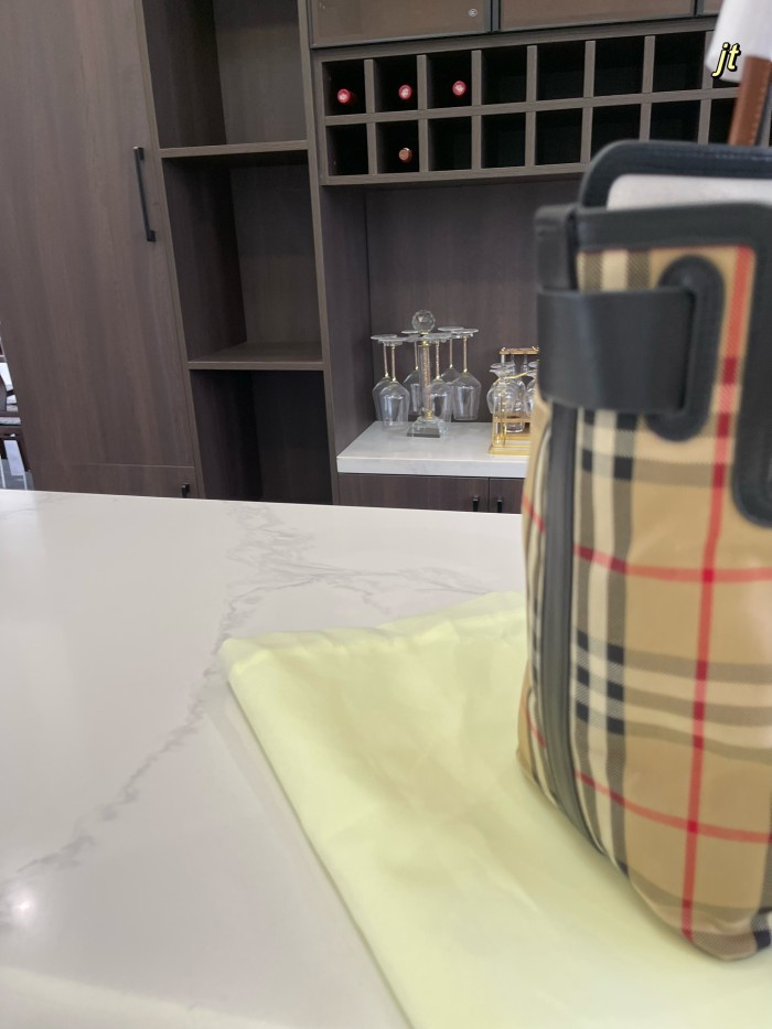 累積売上総額第１位！Burberry バーバリー n級品 ショルダーバッグ