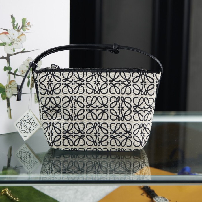 【話題商品！】Loeweロエベ 激安偽物レディースハンドバック