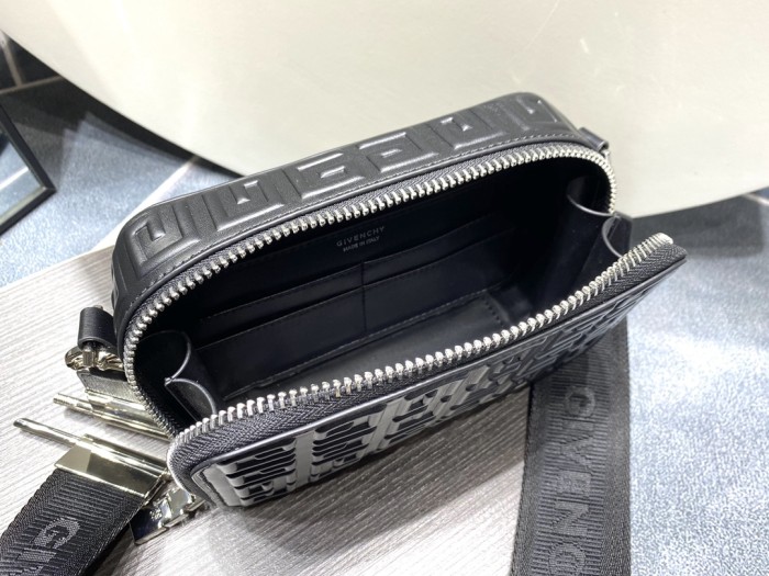【話題商品！】GIVENCHYジバンシィコピーおすすめ メンズショルダーバッグ