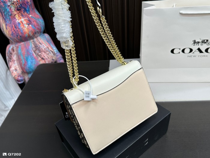 新作 Coachコーチ スーパーコピー ショルダーバッグ