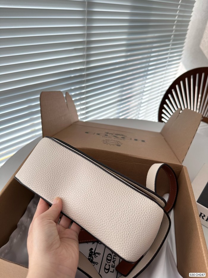 【話題商品！】Coachコーチ スーパーコピー ショルダーバッグ