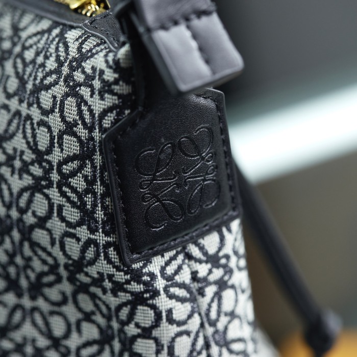 入手困難 Loeweロエベ n級品 レディースハンドバック