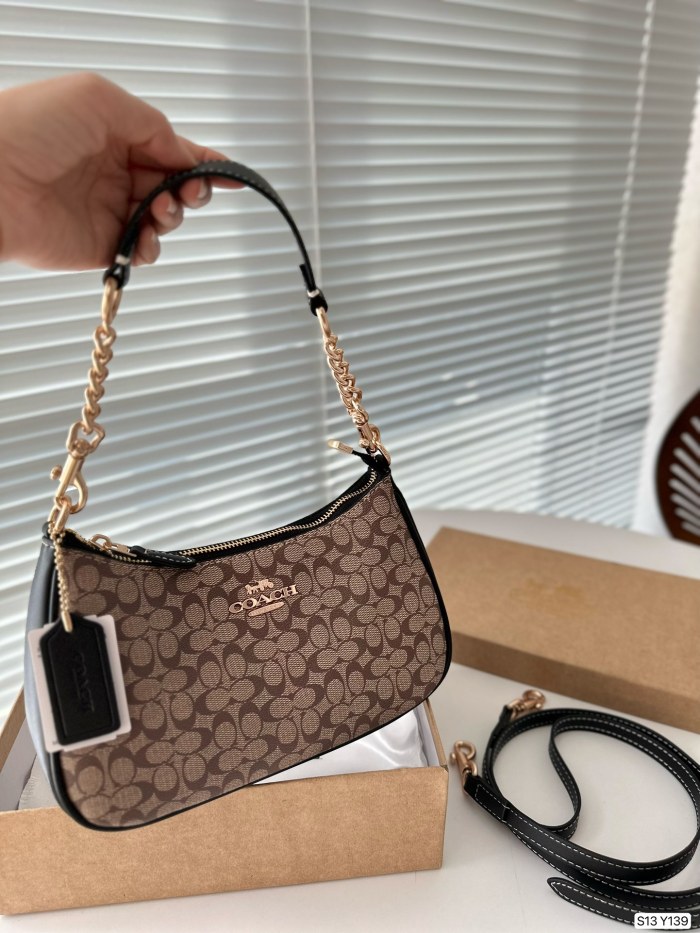 新作 Coachコーチ コピーおすすめ ショルダーバッグ